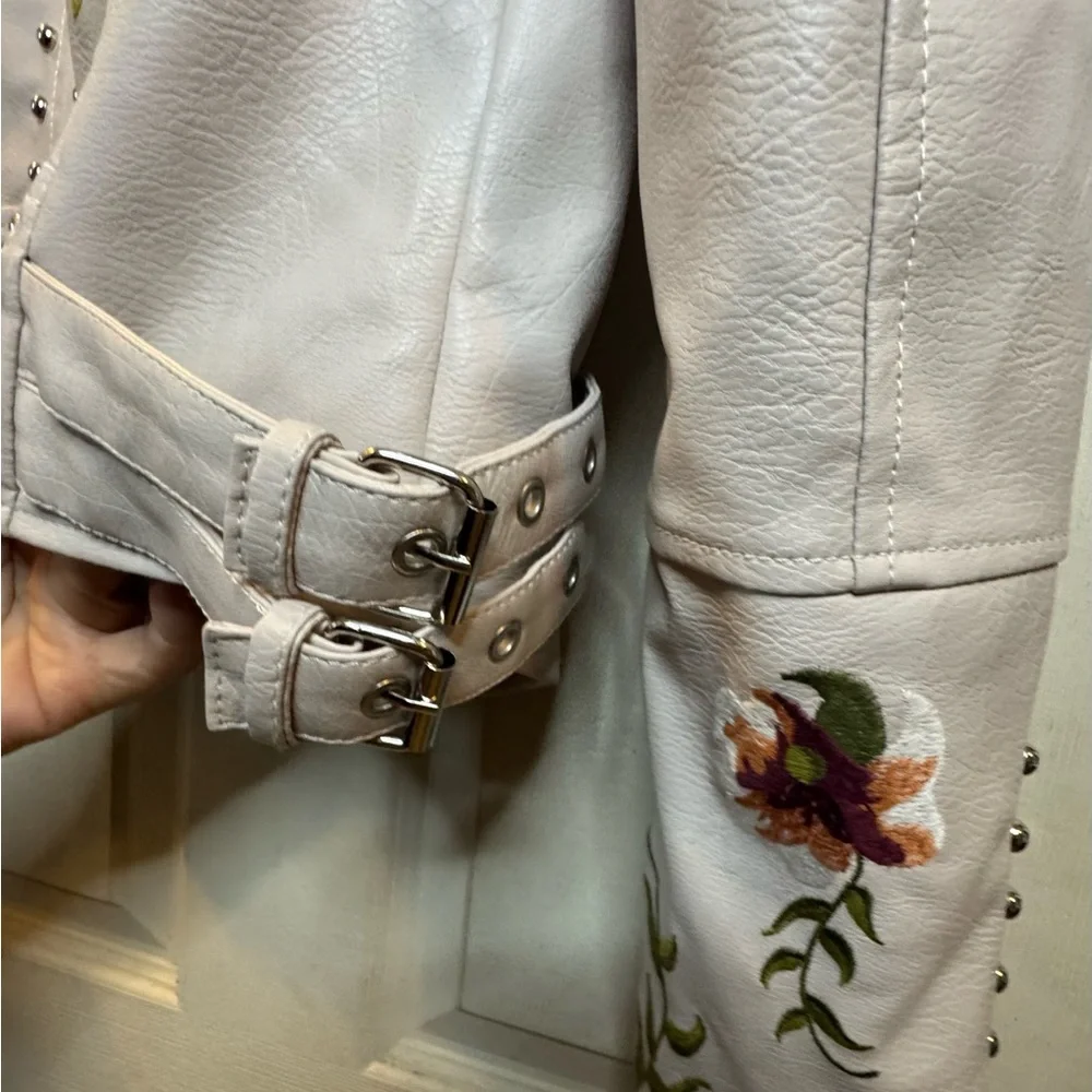 Boho Floral Embroidered Cream Biker Jacket Silver Studded Faux Leather  Size S - Picture 7 of 15
